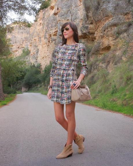 Vestido estampado + Botines camperos Vestido estampado + Botines camperos