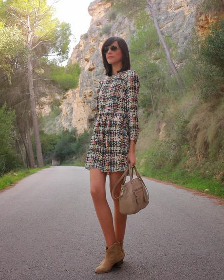 Vestido estampado + Botines camperos