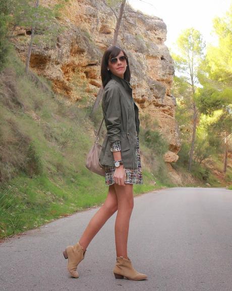 Vestido estampado + Botines camperos Vestido estampado + Botines camperos