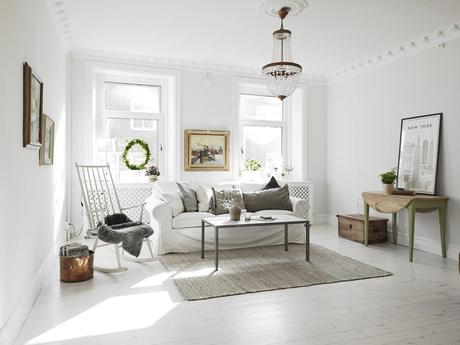 Elegancia entre flores. Decoracion monocromatica y el aire chic de un papel de flores