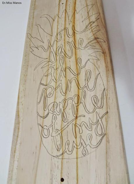 Piña y estrellas de madera Piña y estrellas de madera