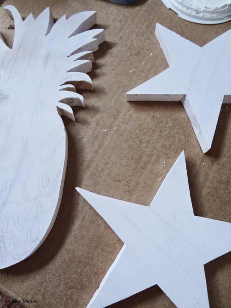 Piña y estrellas de madera Piña y estrellas de madera