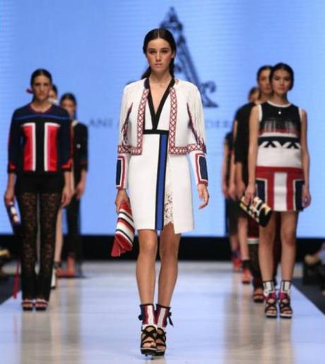 Desfile Ani Alvarez Calderon - LIFWEEKPV15