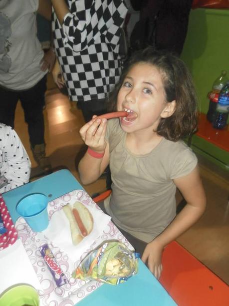 Look Morado y probando Eyeliner líquido y de cumple