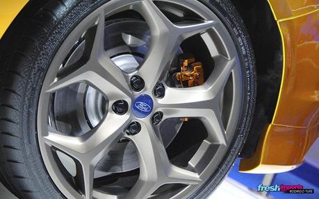 neumático ford salon automovil