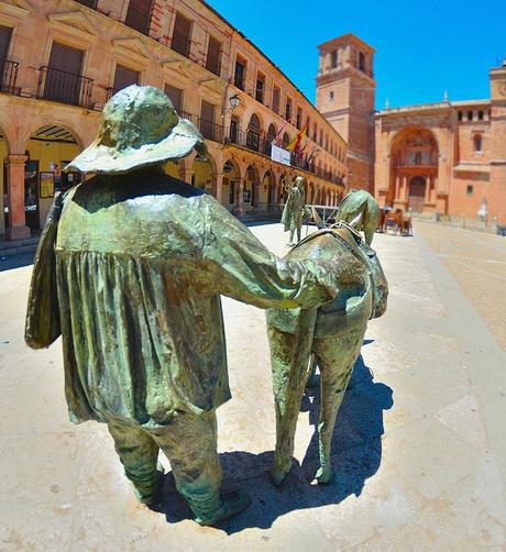 Sancho Panza en la plaza Mayor de Villanueva de los Infantes. Autor, Stephen Haworth