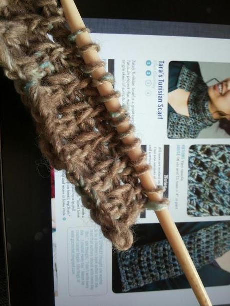 Bufanda calada de punto tunecino