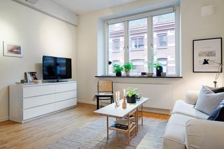 Piso pequeño con amplio salón y terraza comunitaria terrazas comunitarias ático piso pequeño decoración interiores espacios pisos pequeños distribución diáfana diseño de interiores blog decoración de salones decoración de interiores cocinas blancas pequeñas