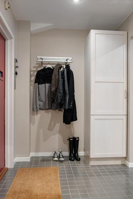 Piso pequeño con amplio salón y terraza comunitaria terrazas comunitarias ático piso pequeño decoración interiores espacios pisos pequeños distribución diáfana diseño de interiores blog decoración de salones decoración de interiores cocinas blancas pequeñas