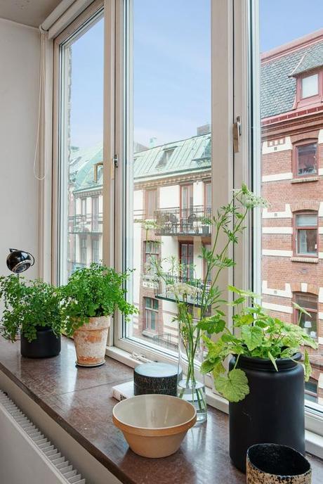 Piso pequeño con amplio salón y terraza comunitaria terrazas comunitarias ático piso pequeño decoración interiores espacios pisos pequeños distribución diáfana diseño de interiores blog decoración de salones decoración de interiores cocinas blancas pequeñas