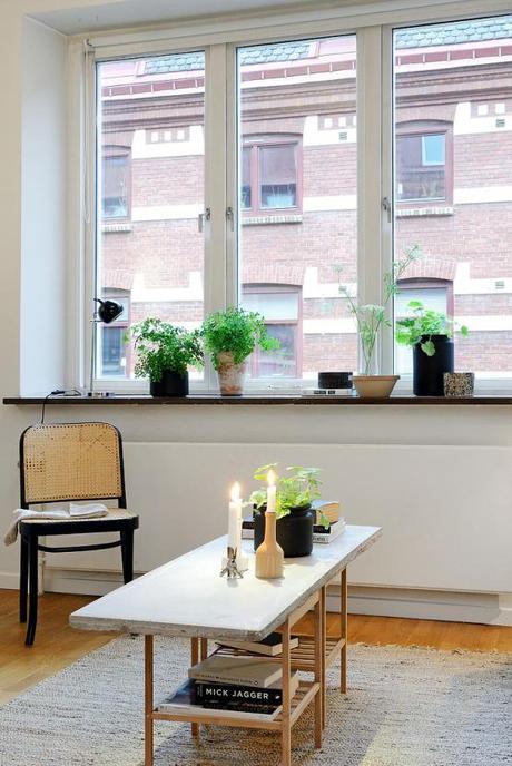 Piso pequeño con amplio salón y terraza comunitaria terrazas comunitarias ático piso pequeño decoración interiores espacios pisos pequeños distribución diáfana diseño de interiores blog decoración de salones decoración de interiores cocinas blancas pequeñas