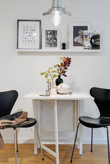 Piso pequeño con amplio salón y terraza comunitaria terrazas comunitarias ático piso pequeño decoración interiores espacios pisos pequeños distribución diáfana diseño de interiores blog decoración de salones decoración de interiores cocinas blancas pequeñas