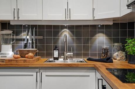 Piso pequeño con amplio salón y terraza comunitaria terrazas comunitarias ático piso pequeño decoración interiores espacios pisos pequeños distribución diáfana diseño de interiores blog decoración de salones decoración de interiores cocinas blancas pequeñas