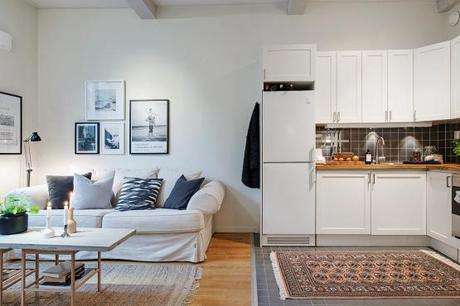 Piso pequeño con amplio salón y terraza comunitaria terrazas comunitarias ático piso pequeño decoración interiores espacios pisos pequeños distribución diáfana diseño de interiores blog decoración de salones decoración de interiores cocinas blancas pequeñas