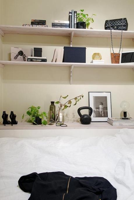 Piso pequeño con amplio salón y terraza comunitaria terrazas comunitarias ático piso pequeño decoración interiores espacios pisos pequeños distribución diáfana diseño de interiores blog decoración de salones decoración de interiores cocinas blancas pequeñas