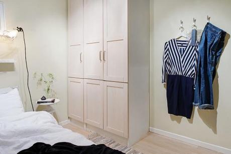 Piso pequeño con amplio salón y terraza comunitaria terrazas comunitarias ático piso pequeño decoración interiores espacios pisos pequeños distribución diáfana diseño de interiores blog decoración de salones decoración de interiores cocinas blancas pequeñas