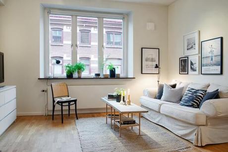 Piso pequeño con amplio salón y terraza comunitaria terrazas comunitarias ático piso pequeño decoración interiores espacios pisos pequeños distribución diáfana diseño de interiores blog decoración de salones decoración de interiores cocinas blancas pequeñas