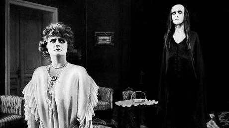 Cinecritica: Hilde Warren y la Muerte