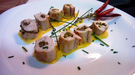 Rollitos de pavo con espárragos y mostaza – Involtini di tacchino con asparagi e senape rollitos de pavo con espárragos y senape, con purea de patata y azafrán