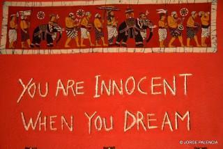 FRASE EN LA PARED DEL BAR COLUMET, YEREVÁN