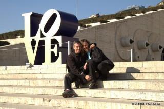 BEA Y JORGE EN LA CASCADA, YEREVÁN