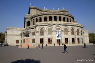 LA ÓPERA EN YEREVÁN