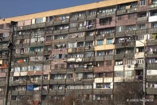 EDIFICIO CERCA DE LA CATEDRAL, YEREVÁN