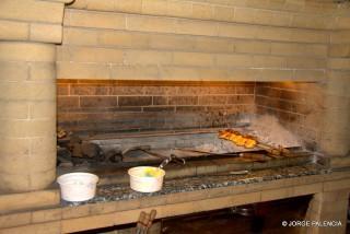 PARRILLA EN EL RESTAURANTE TOHPATYH, YEREVÁN