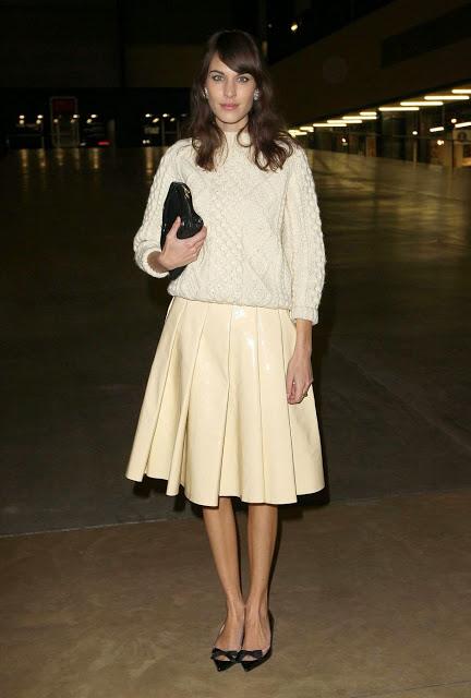 Consigue el Look de Alexa Chung: cuero + punto.