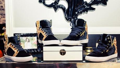 » Ashley Benson - Closet