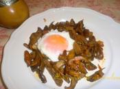 Niscalos Rovellones ajillo huevo escalfado