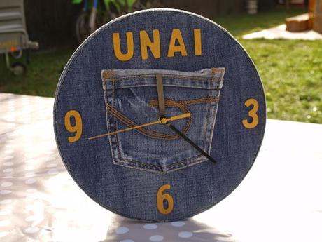 DIY Reloj y hucha para Unai, reciclando vaqueros.