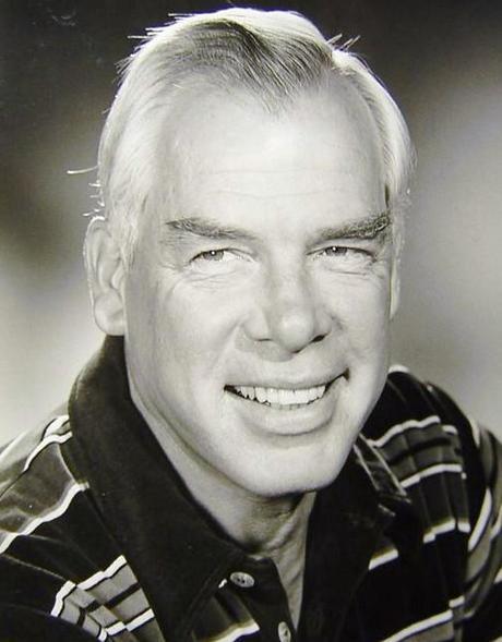 Lee Marvin, el célebre Mayor Reisman en la película Los 12 del patíbulo. Fuente y autoría: We Hope [dominio público], vía Wikimedia Commons.
