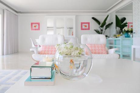 UNA SALA DE ESTAR ELEGANTE Y MUY FEMENINA