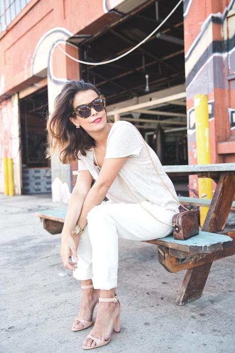 Total_White_outfit-Ripped_Jeans-Los_Angeles-Street_Style-3