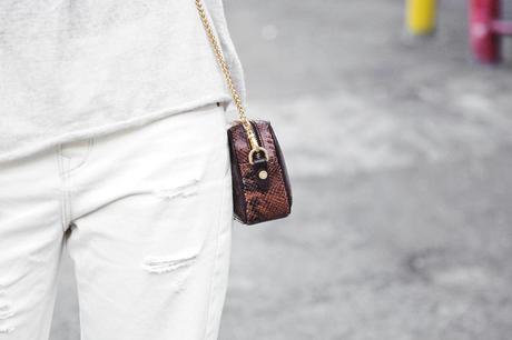 Total_White_outfit-Ripped_Jeans-Los_Angeles-Street_Style-29