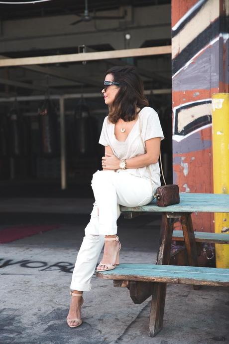 Total_White_outfit-Ripped_Jeans-Los_Angeles-Street_Style-4
