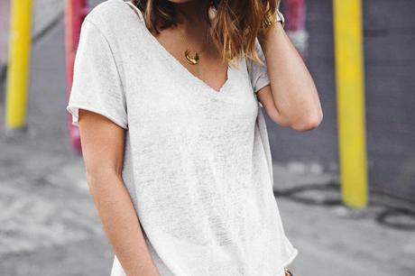 Total_White_outfit-Ripped_Jeans-Los_Angeles-Street_Style-28