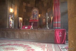 INTERIOR DE LA IGLESIA DE SANTA GAYANÉ, ECHMIADZIN