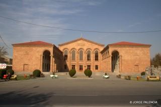 EDIFICIO EN ECHMIADZIN