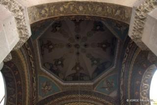 CÚPULA DEL CAMPANARIO DE LA INTERIOR DE LA CATEDRAL DE ECHMIADZIN