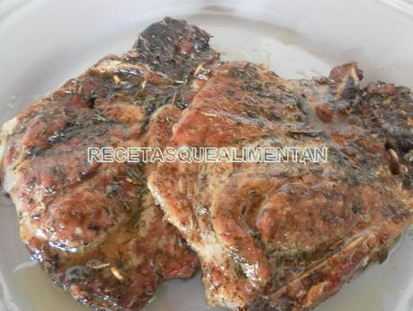 CHULETAS DE CERDO A LAS FINAS HIERBAS