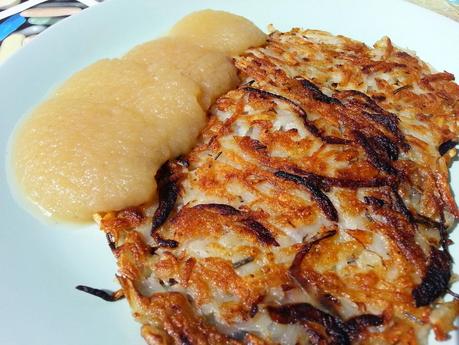 Rösti de patata con puré de manzna