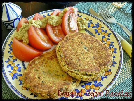 Hamburguesas de garbanzos, arroz integral y vegetales con aderezo al Masala