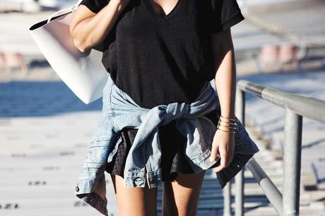 Manson_Gavriel_Tote_Bag-Black_Outfit-Vintage_Levis-Sneakers-Rose_Bowl_Flea_Market-34