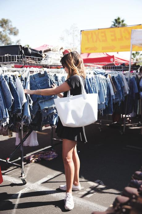 Manson_Gavriel_Tote_Bag-Black_Outfit-Vintage_Levis-Sneakers-Rose_Bowl_Flea_Market-62