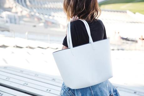 Manson_Gavriel_Tote_Bag-Black_Outfit-Vintage_Levis-Sneakers-Rose_Bowl_Flea_Market-51