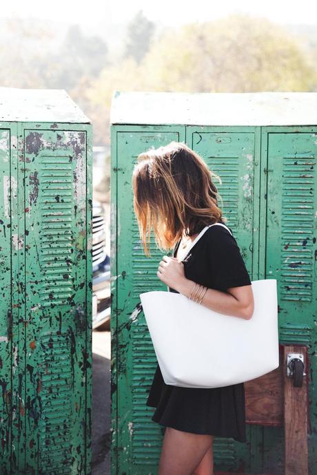 Manson_Gavriel_Tote_Bag-Black_Outfit-Vintage_Levis-Sneakers-Rose_Bowl_Flea_Market-65