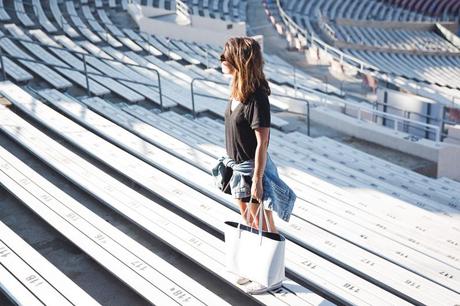 Manson_Gavriel_Tote_Bag-Black_Outfit-Vintage_Levis-Sneakers-Rose_Bowl_Flea_Market-41