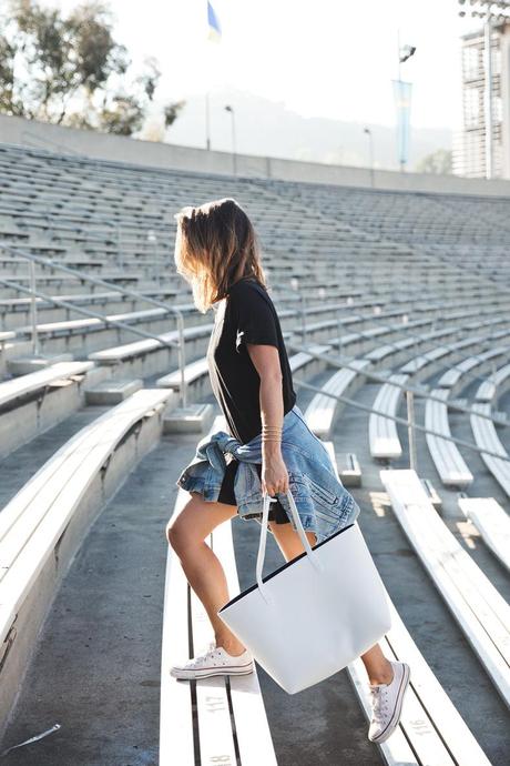 Manson_Gavriel_Tote_Bag-Black_Outfit-Vintage_Levis-Sneakers-Rose_Bowl_Flea_Market-19